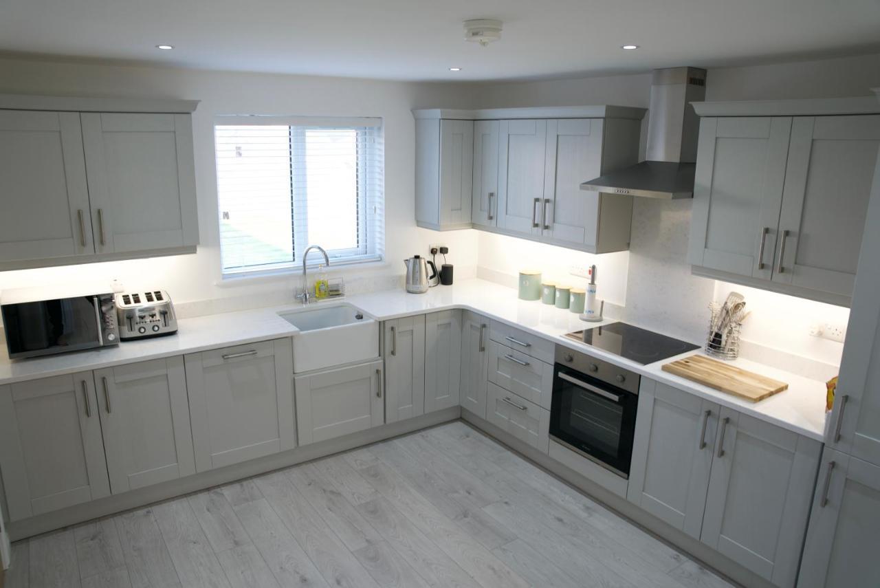 Modern 3 Bedroom Coastal Home Newry Exterior photo